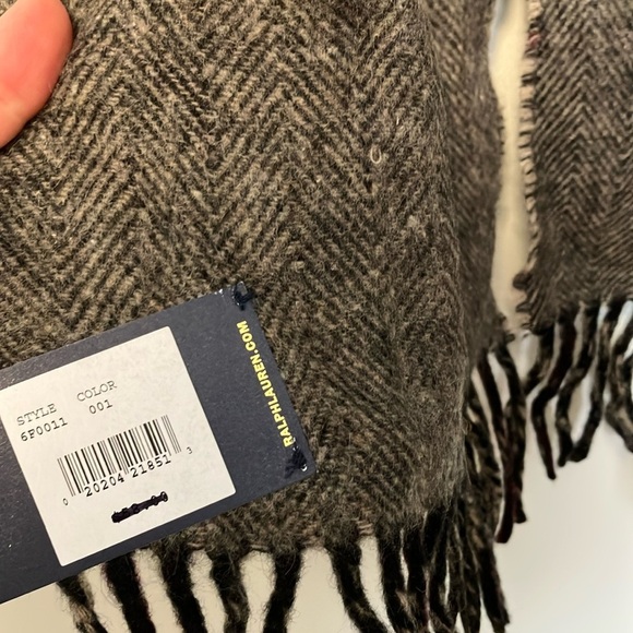 NWT Polo by Ralph Lauren Plaid Wool Scarf with Fringe - Picture 3 of 5